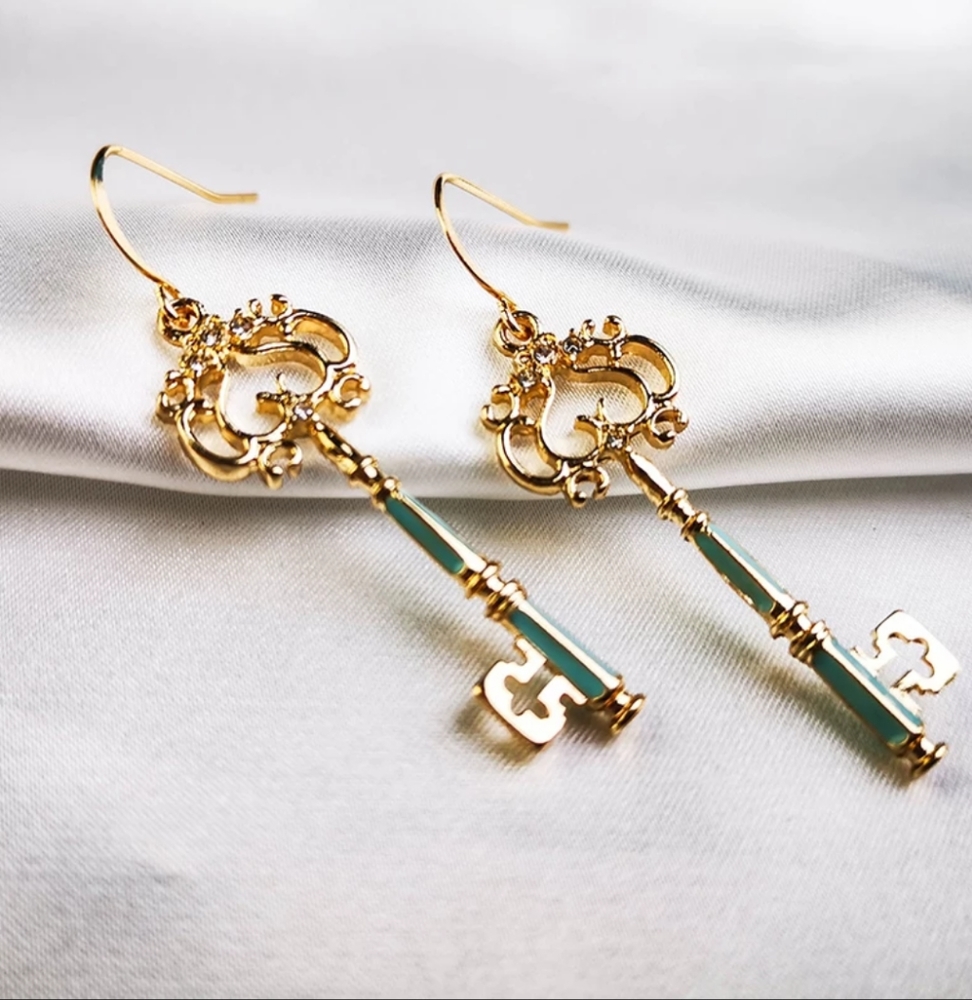 💙🗝️NEW VINTAGE INSPIRED SKELETON KEY EARRINGS
